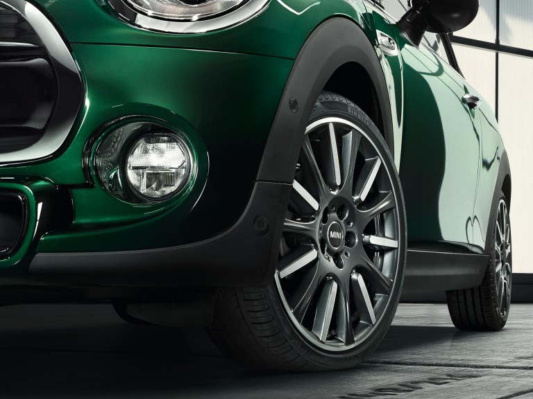 MINI 3-door Hatch – green – wheels and tyres