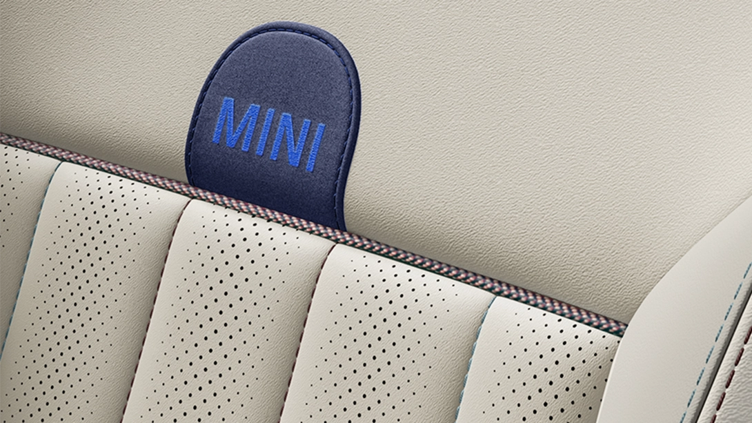 View of the MINI Countryman Favoured Style seats in Beige Vescin