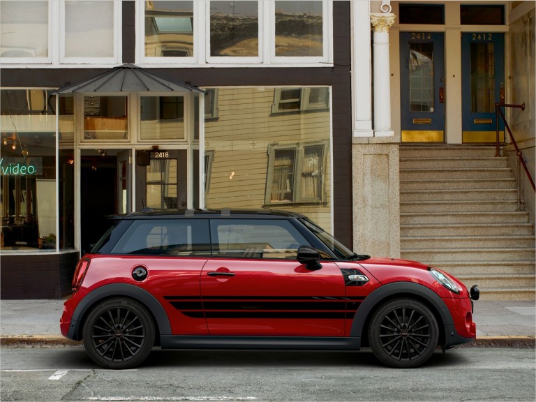 MINI 3-door Hatch – red and black – MINI wheels and tyres
