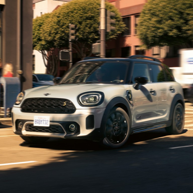 MINI COOPER SE COUNTRYMAN ALL4 – white – front view