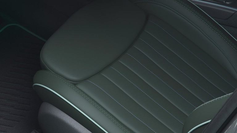 MINI Countryman Untamed Edition  – MINI Countryman  Untamed Edition Plug-In Hybrid  – green seats