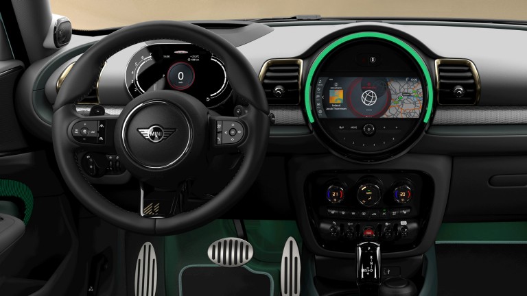 MINI Clubman Untold Edition – interior- cockpit view– comfort and tech packs