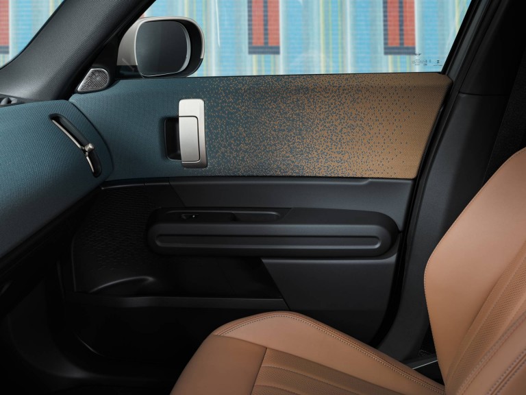 MINI all-electric Countryman - interior - materials