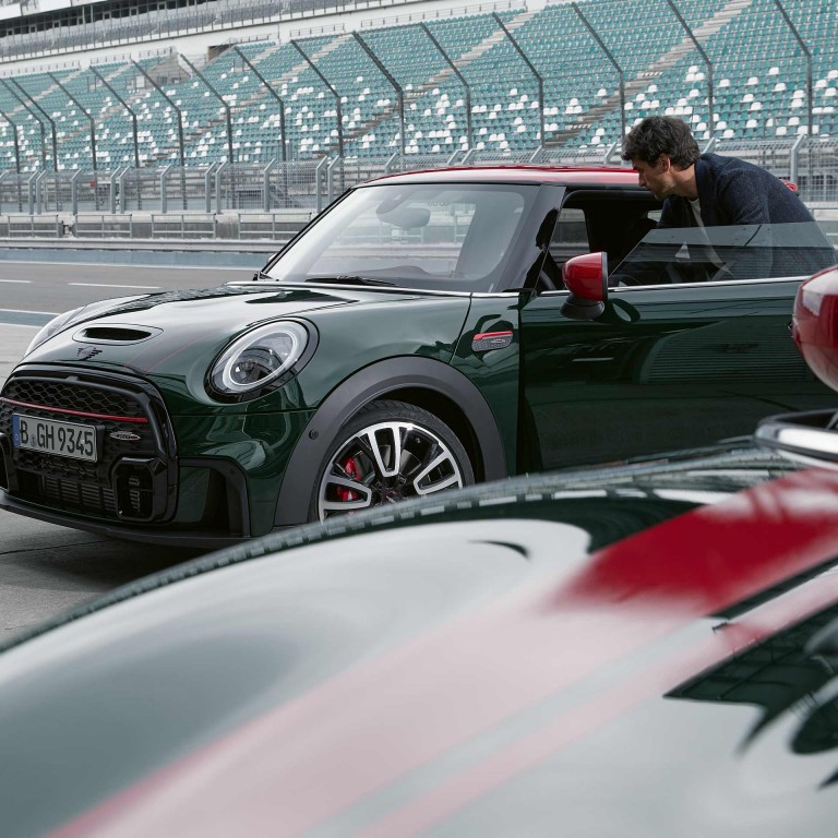 MINI John Cooper Works Clubman – green and red – side view