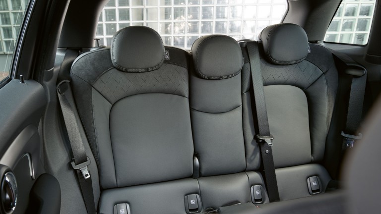 MINI 5-door Hatch – interior – standard trim